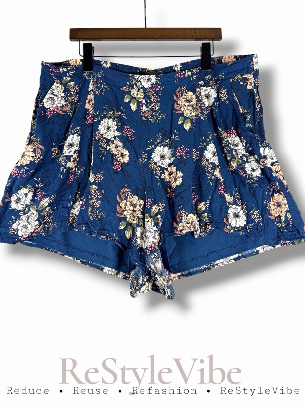TORRID Women’s Size 2 2X 18-20 Shorts Floral  High Rise Boho